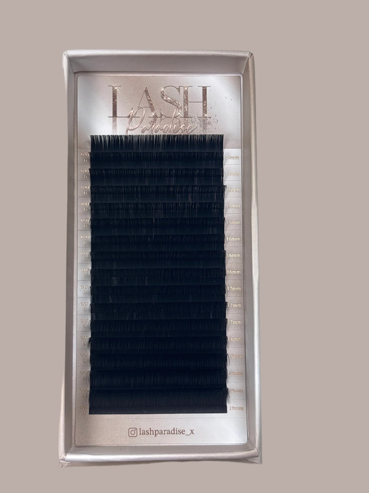 0.7 LUXURY LASH TRAYS