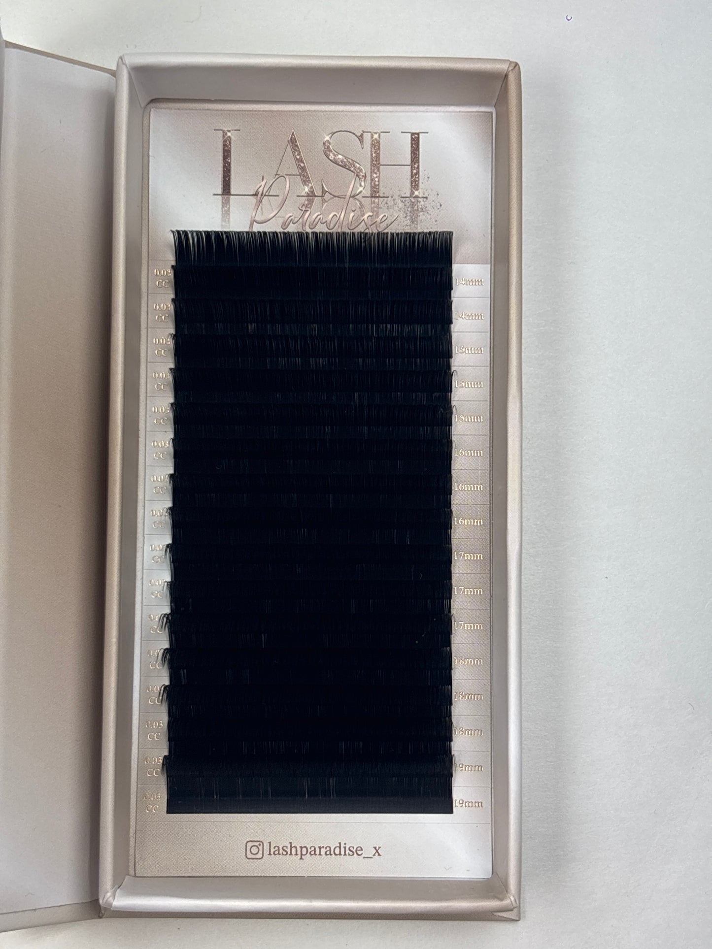 0.3 LUXURY LASH TRAYS